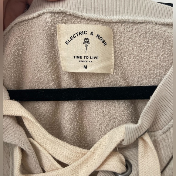 Electric & Rose beige sweatshirt size Medium - Picture 2 of 3